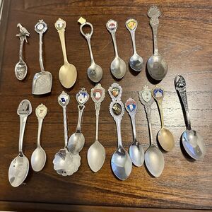 Lot 17 Collectible Souvenir Spoons USA States Travel Vegas, WI, DC, MO Vintage